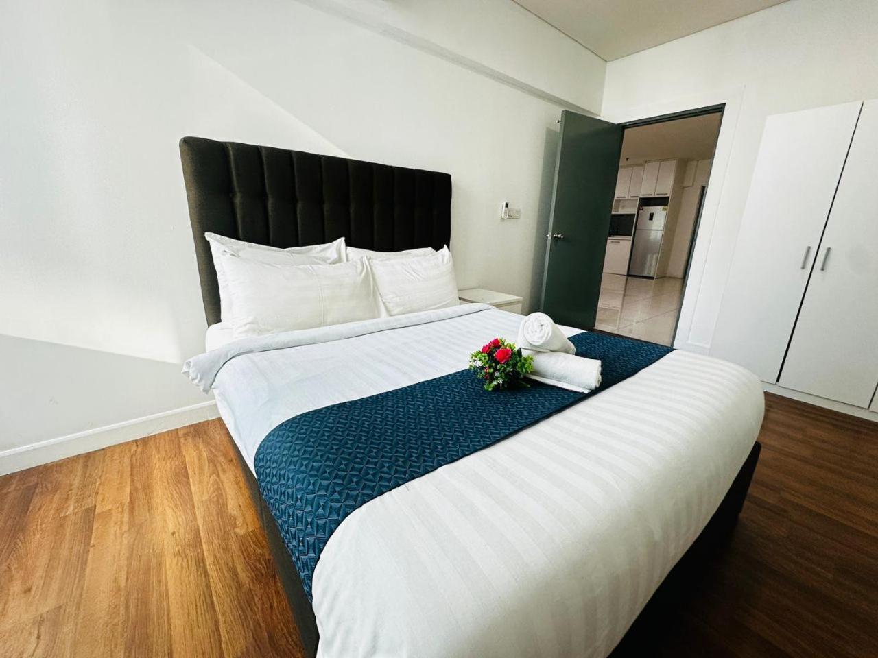 Summer Suites Klcc By Purple Orchid Kuala Lumpur Extérieur photo