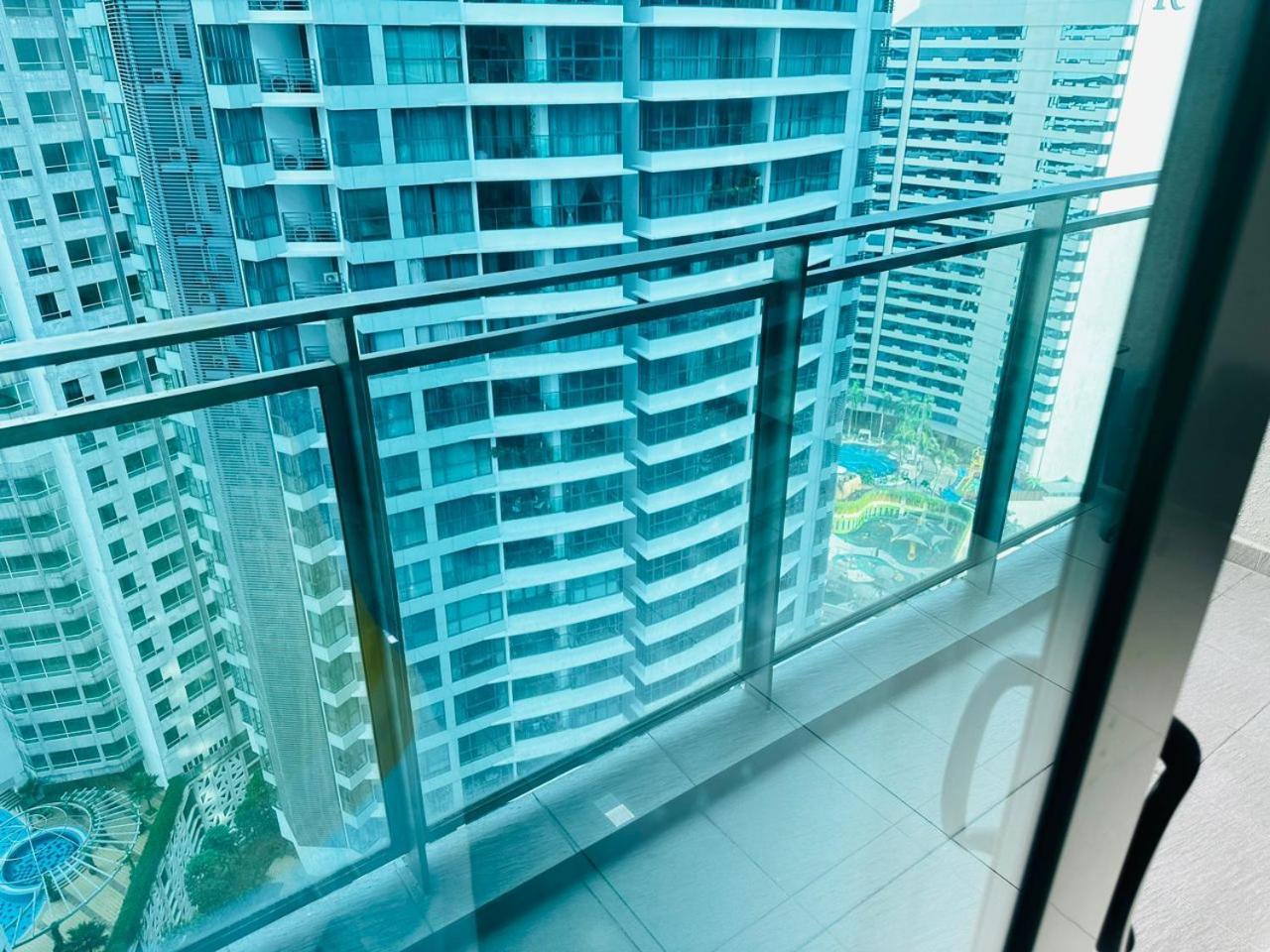 Summer Suites Klcc By Purple Orchid Kuala Lumpur Extérieur photo