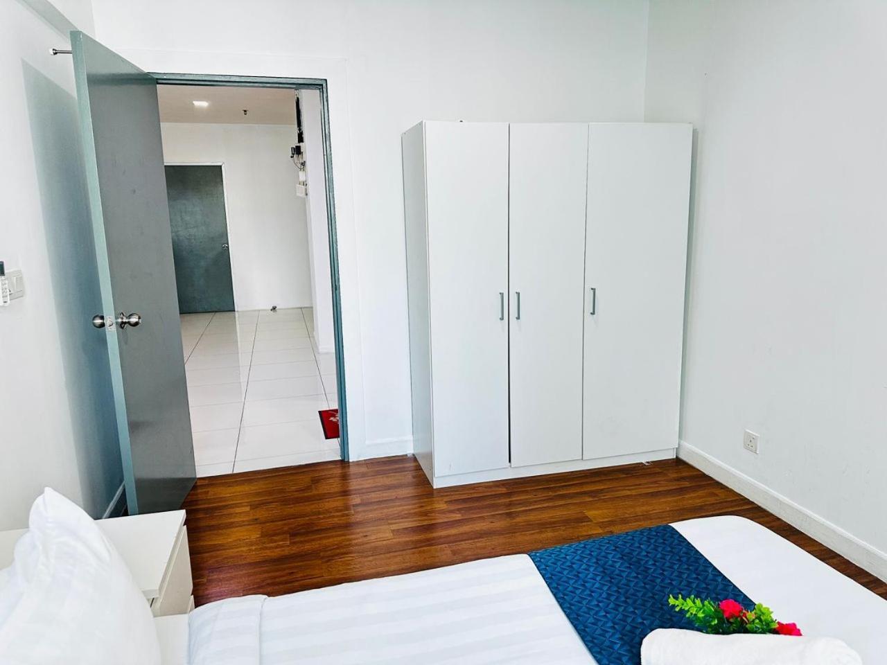 Summer Suites Klcc By Purple Orchid Kuala Lumpur Extérieur photo